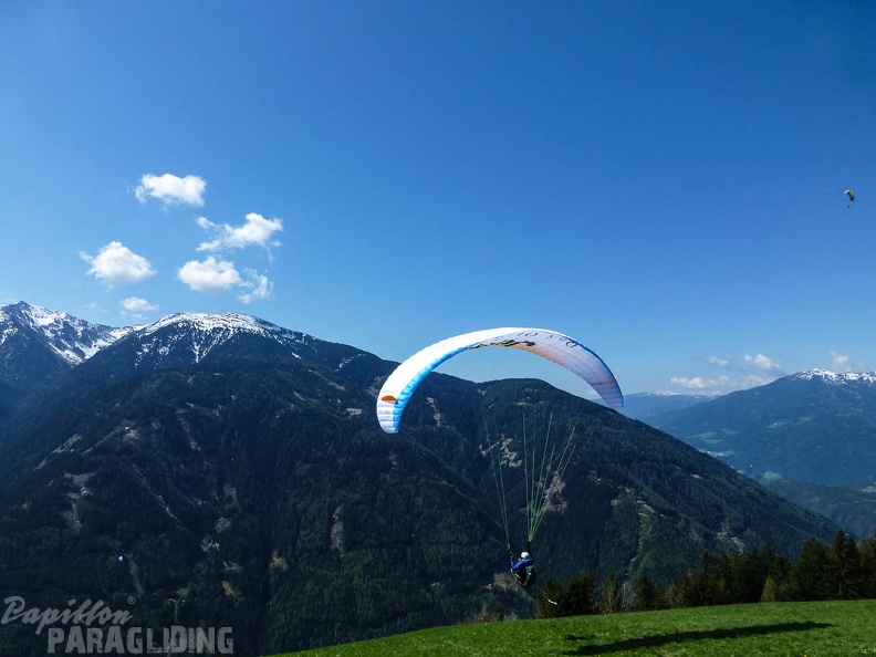 DH17 15 Luesen-Paragliding-1441
