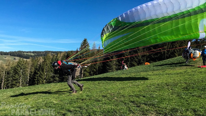 DH17 15 Luesen-Paragliding-273