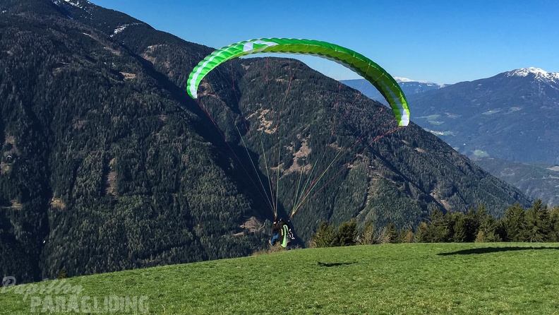 DH17 15 Luesen-Paragliding-291