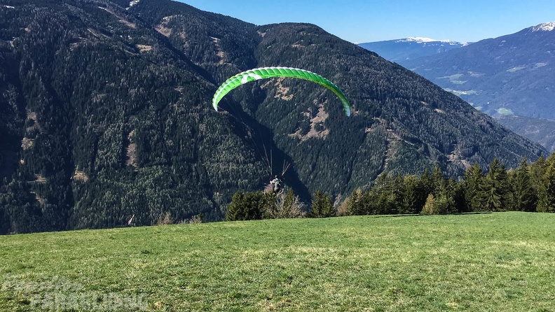 DH17 15 Luesen-Paragliding-338