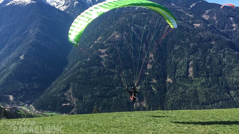 DH17 15 Luesen-Paragliding-734