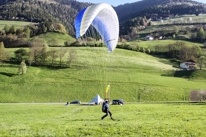 DH18 15 Luesen-Paragliding-174