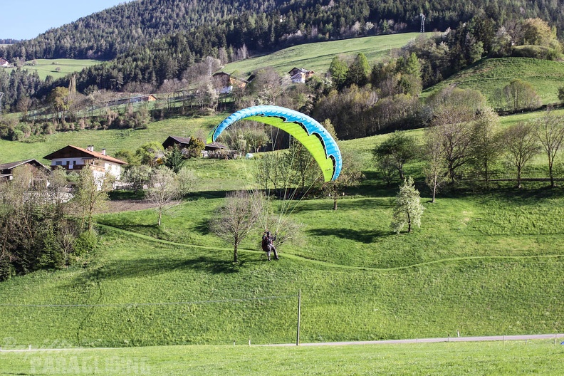 DH18 15 Luesen-Paragliding-180