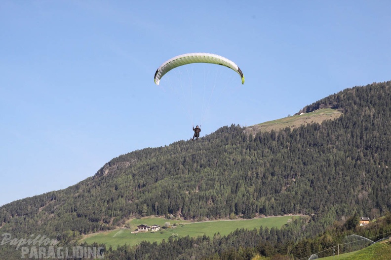 DH18 15 Luesen-Paragliding-185