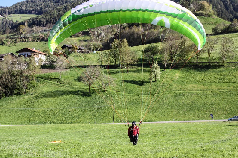 DH18 15 Luesen-Paragliding-220