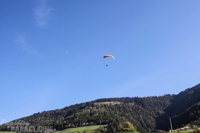 DH18 15 Luesen-Paragliding-249