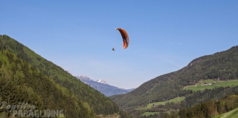 DH18 15 Luesen-Paragliding-274