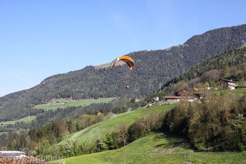 DH18 15 Luesen-Paragliding-275