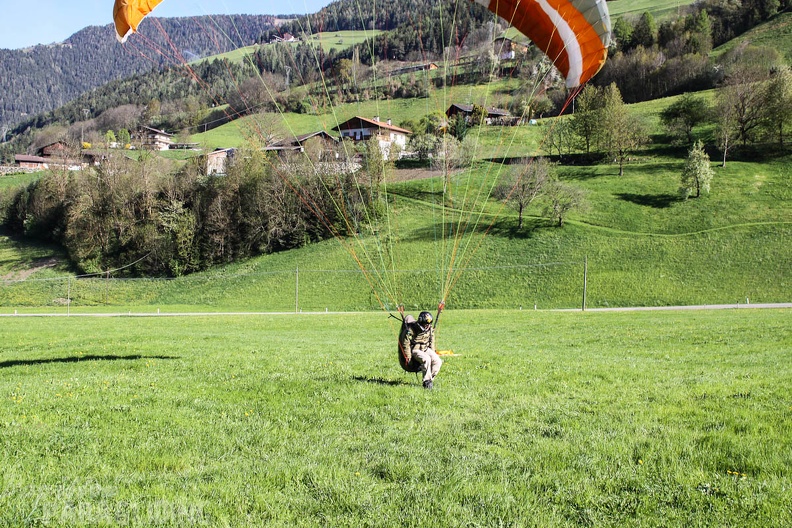 DH18 15 Luesen-Paragliding-280