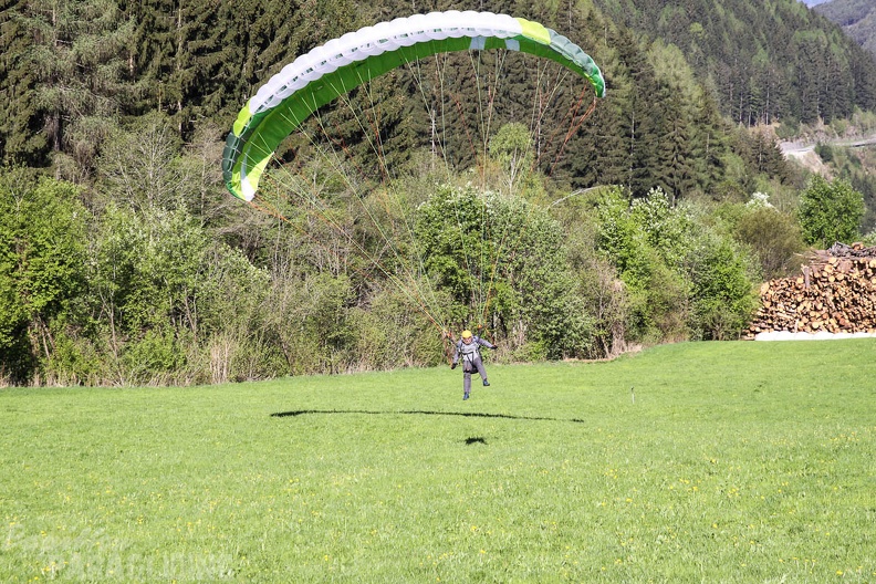 DH18 15 Luesen-Paragliding-294