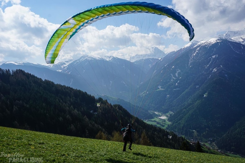 DH19.16-Luesen-Paragliding-170