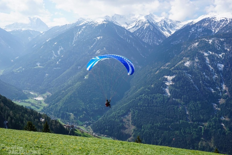 DH19.16-Luesen-Paragliding-221