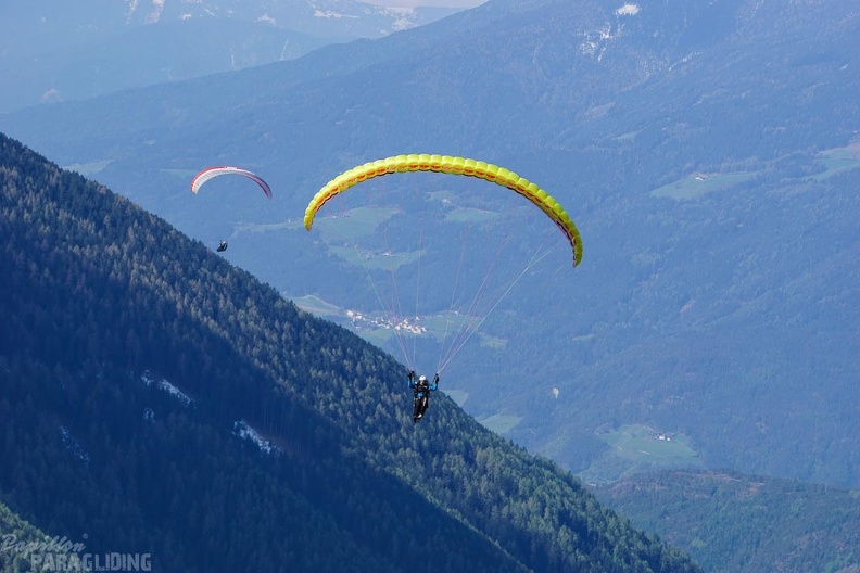 DH19.16-Luesen-Paragliding-285.jpg