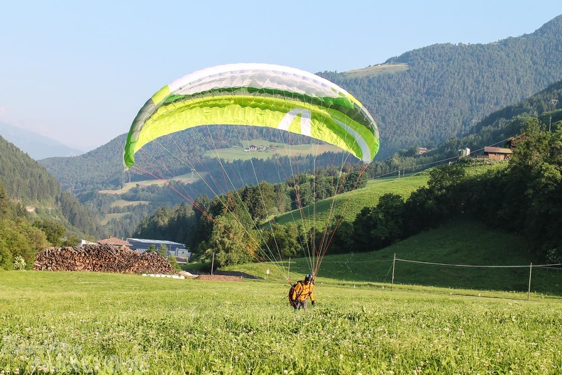 DH25.16-Luesen-Paragliding-1029.jpg