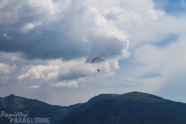 DH25.16-Luesen-Paragliding-1062