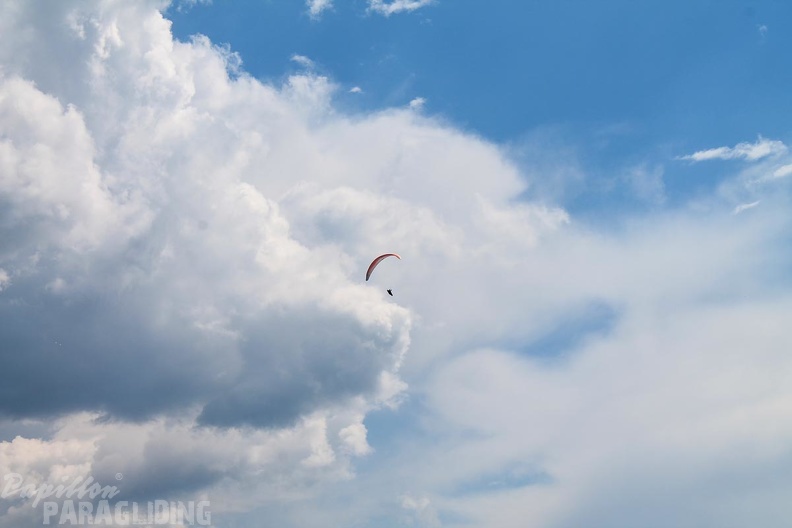 DH25.16-Luesen-Paragliding-1063
