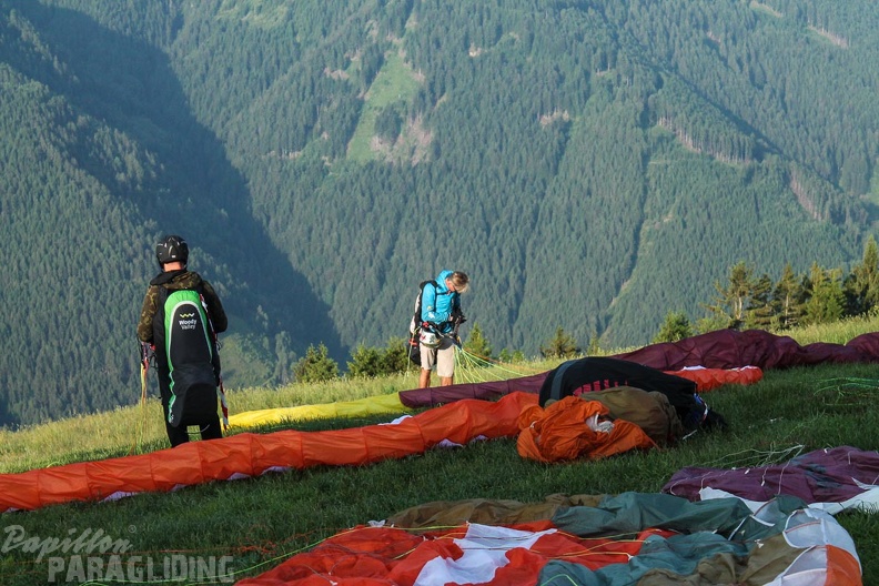 DH25.16-Luesen-Paragliding-1085