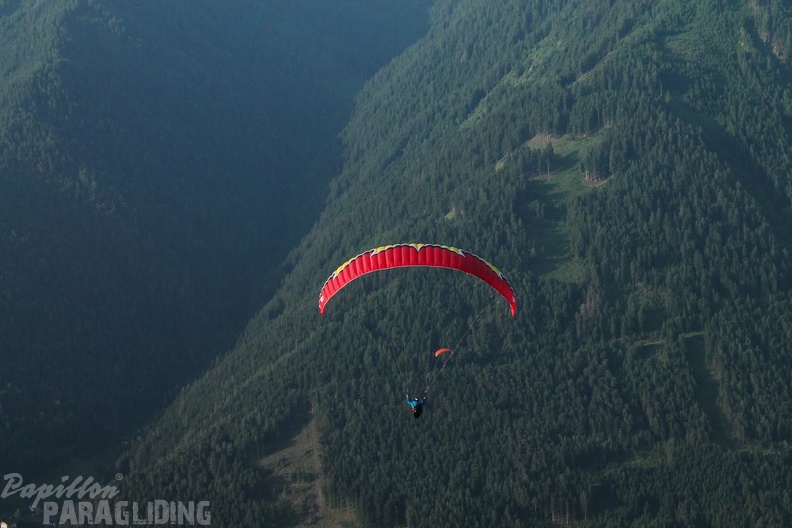 DH25.16-Luesen-Paragliding-1102
