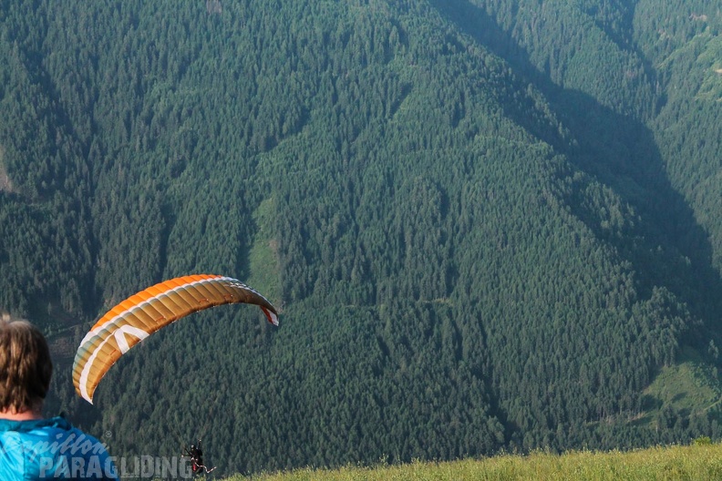DH25.16-Luesen-Paragliding-1110