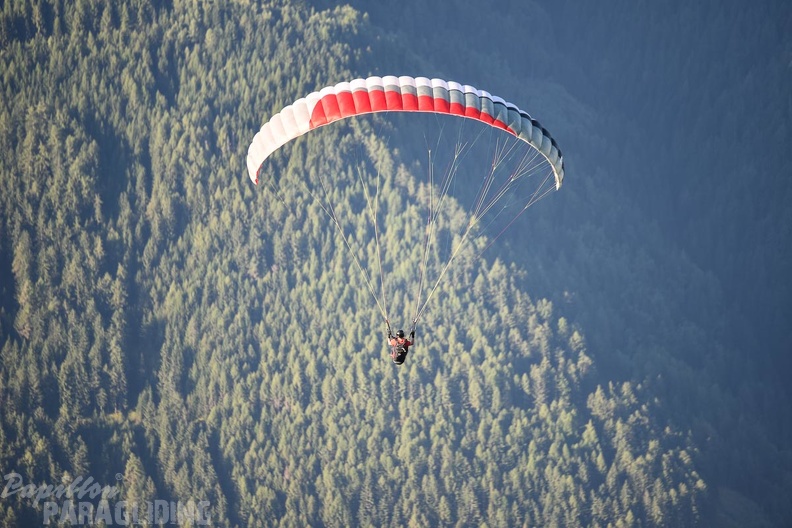 DH35.16-Luesen_Paragliding-1210.jpg
