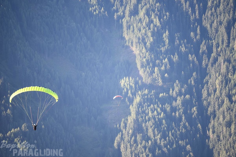 DH35.16-Luesen_Paragliding-1215.jpg