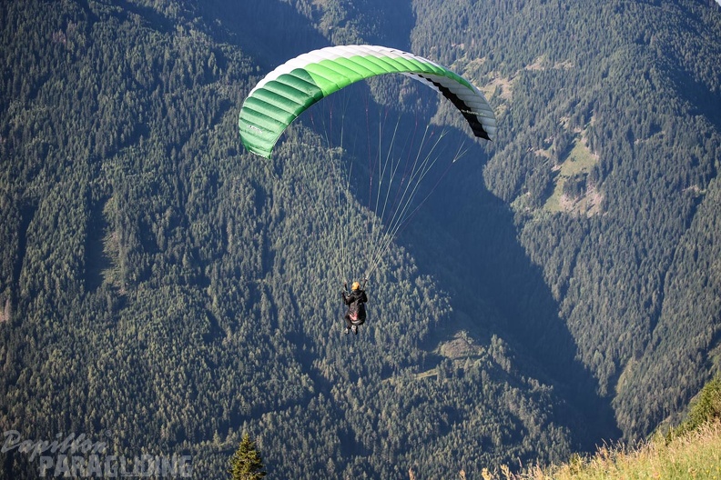 DH35.16-Luesen_Paragliding-1250.jpg