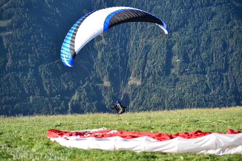 DH35.16-Luesen_Paragliding-1263.jpg