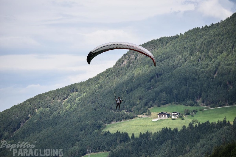 DH35.16-Luesen_Paragliding-1440.jpg