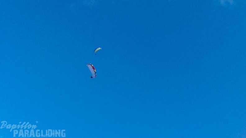 DH11.17 Luesen-Paragliding-285