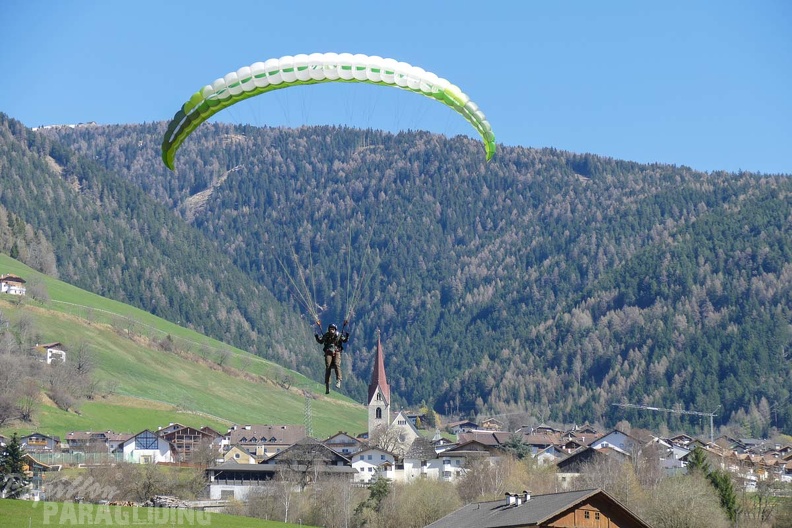 DH13.17 Luesen-Paragliding-404