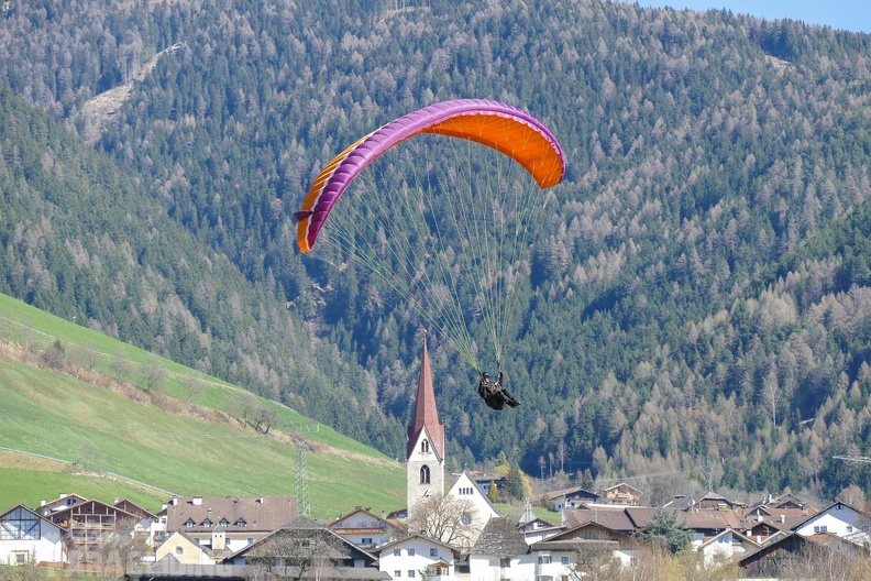 DH13.17 Luesen-Paragliding-425