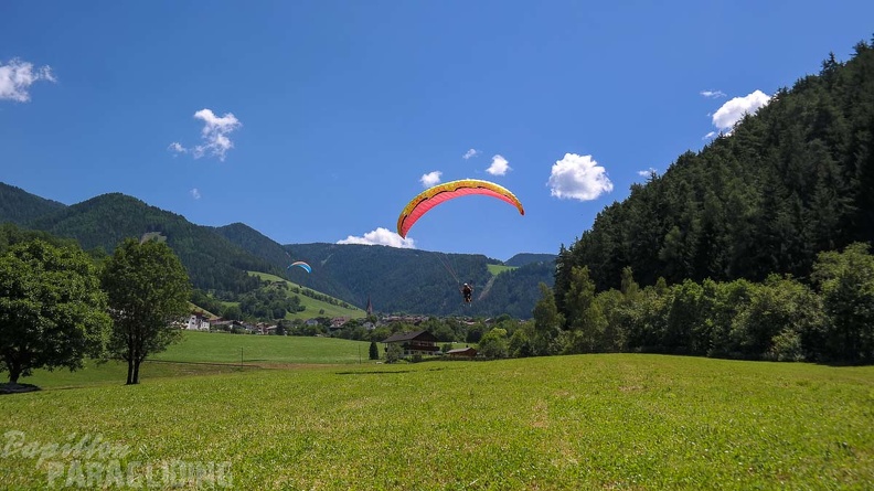 DH27.17 Luesen-Paragliding-182