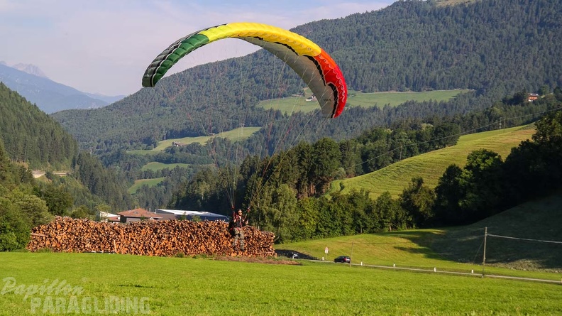 DH27.17 Luesen-Paragliding-192