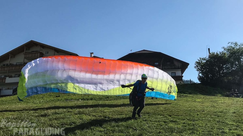 DH27.17 Luesen-Paragliding-398