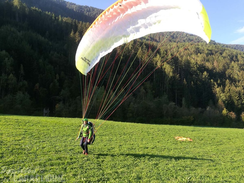 DH41.18 Luesen-Paragliding-267