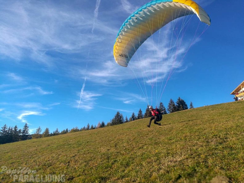 DH43.18 Luesen-Paragliding-286