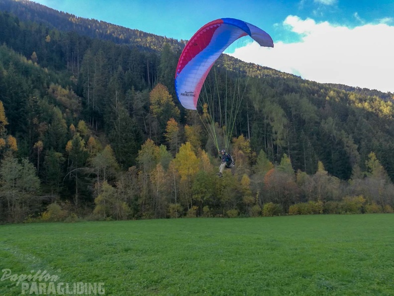 DH43.18 Luesen-Paragliding-330