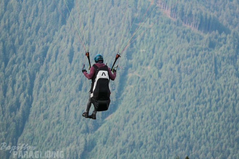 DH32.19 Luesen Paragliding-130