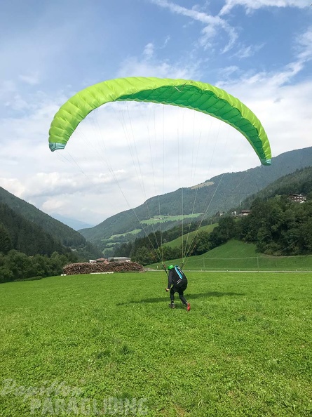 DH32.19 Luesen Paragliding-188
