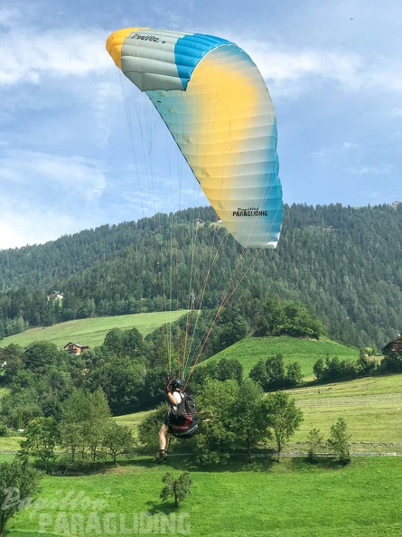 DH32.19_Luesen_Paragliding-194.jpg
