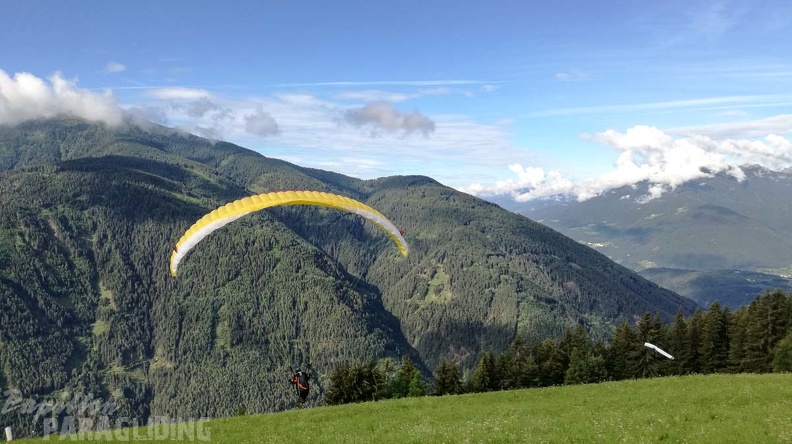 DH29.20 Luesen-Paragliding-295