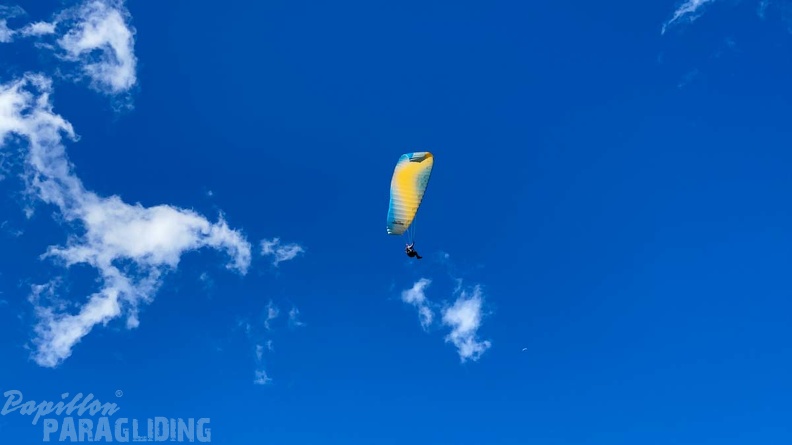 DH21.21-Luesen-Paragliding-193