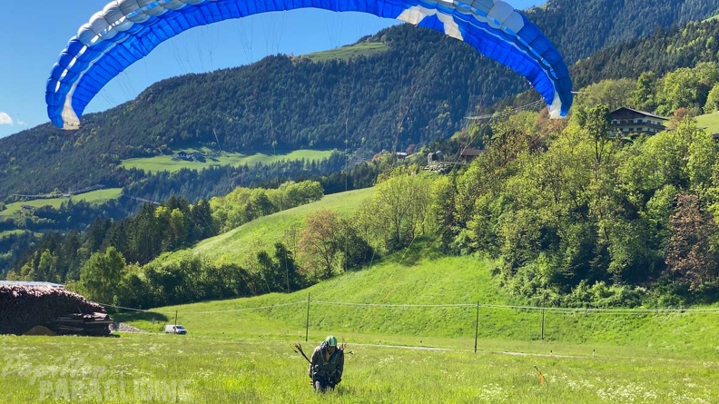 DH21.21-Luesen-Paragliding-205