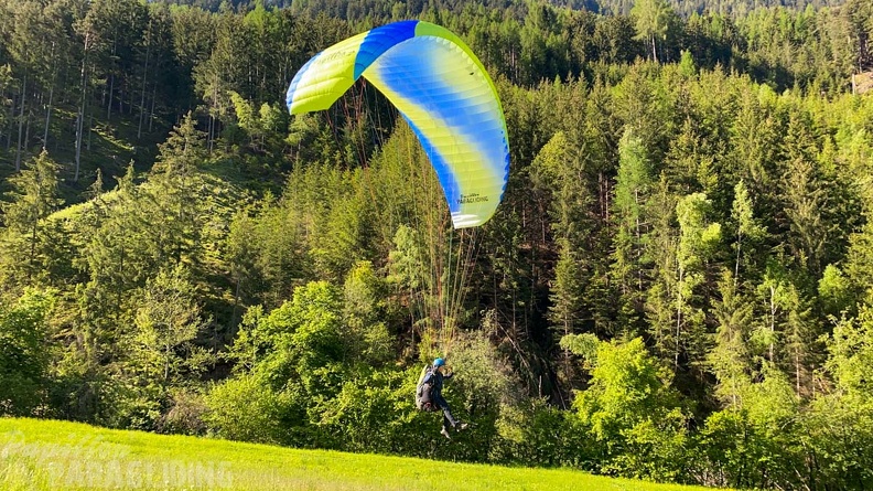 DH21.21-Luesen-Paragliding-254