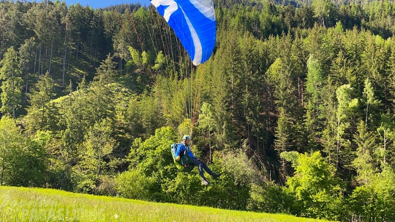 DH21.21-Luesen-Paragliding-264