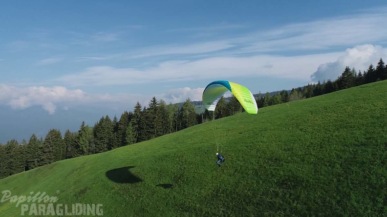 DH21.21-Luesen-Paragliding-314