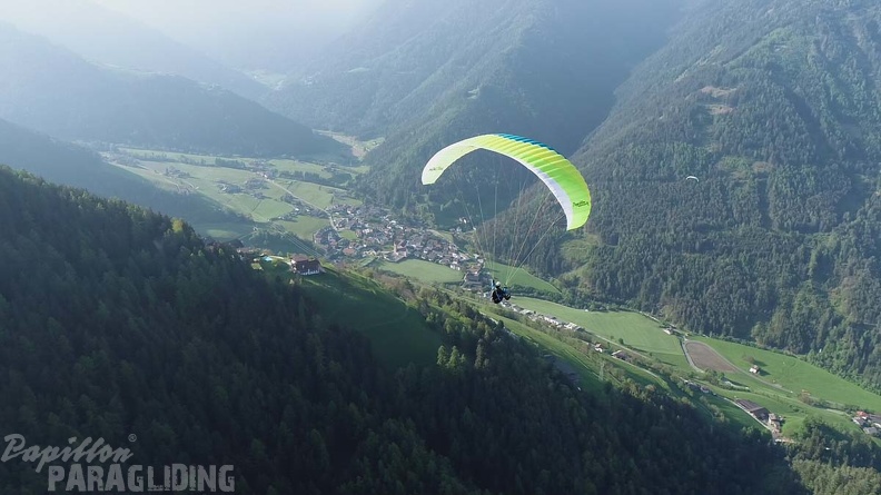 DH21.21-Luesen-Paragliding-319
