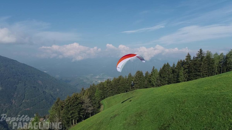 DH21.21-Luesen-Paragliding-325