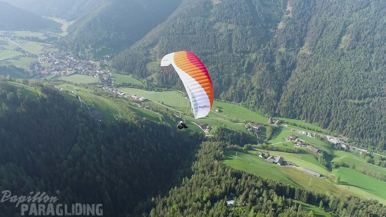 DH21.21-Luesen-Paragliding-341