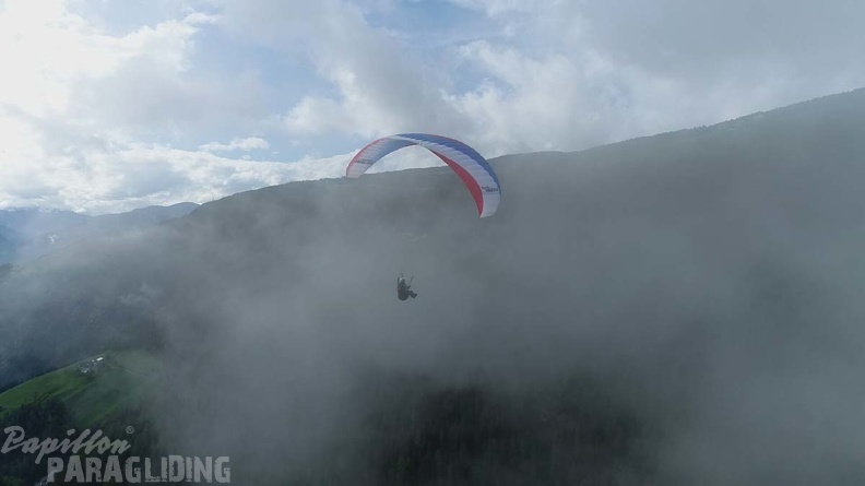 DH21.21-Luesen-Paragliding-445